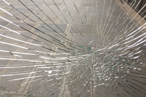被害の箇所〜窓ガラス