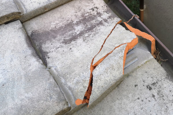 被害の箇所〜瓦屋根